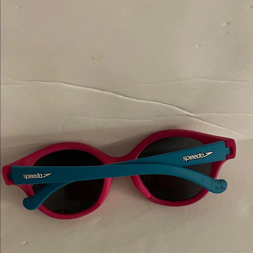 Speedo Vibrant Pink and Blue Sunglasses. Polarized lens, floating frame, age 3
